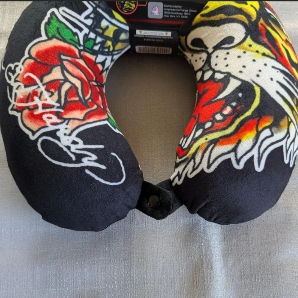 Ed Hardy Tiger Rose Tattoo Print Memory Foam Travel Neck Pillow NEW! - Picture 2 of 3